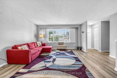 376 Vancouver Crescent • Oshawa, ON photo 3
