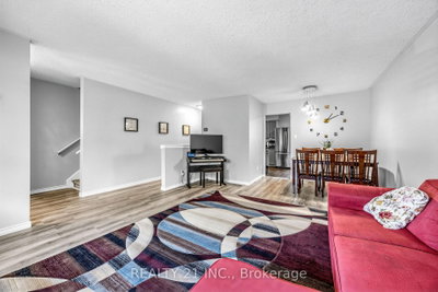 376 Vancouver Crescent • Oshawa, ON photo 4