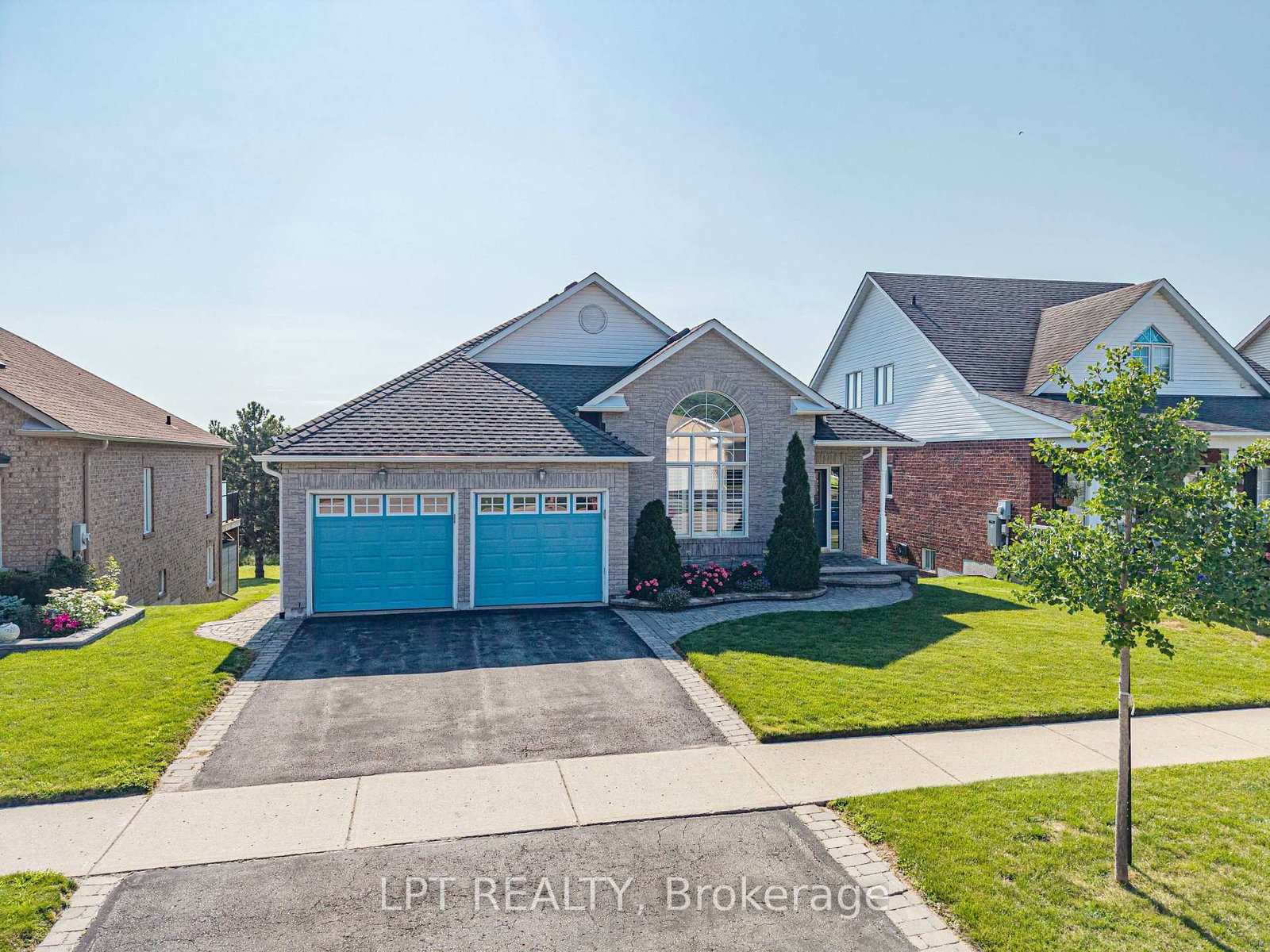 219 Waterbury Crescent • Scugog, ON photo 2