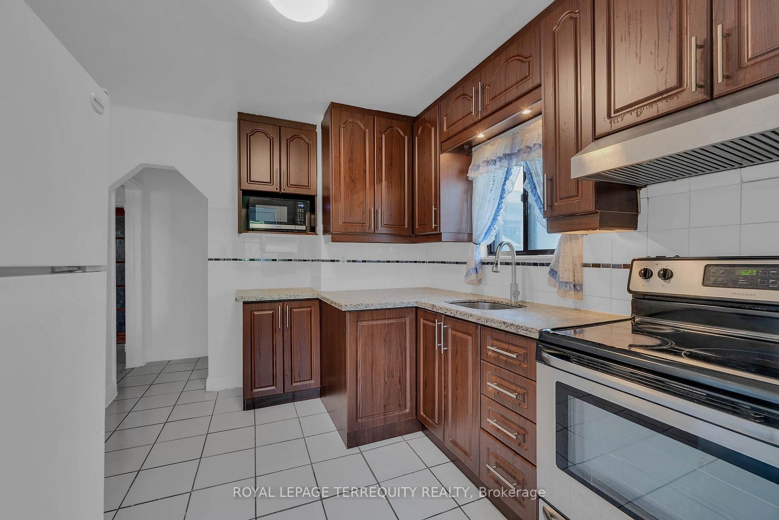 4 Harris Park Drive • Toronto, ON photo 11