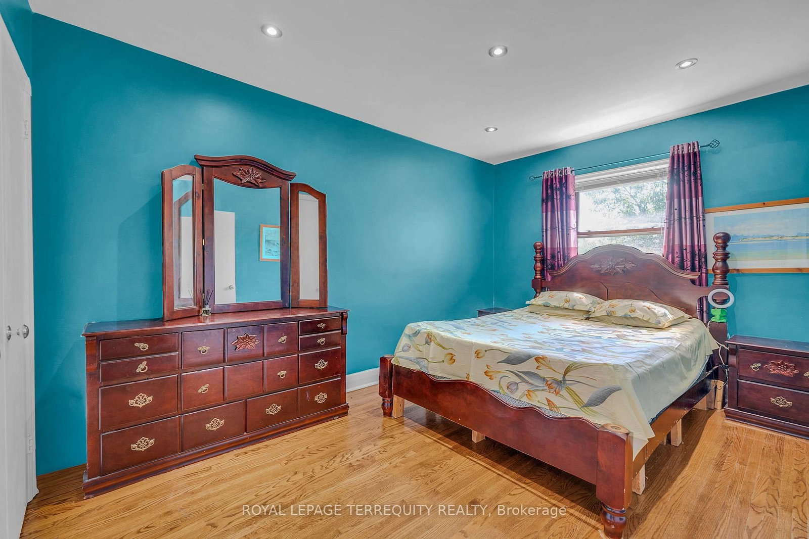 4 Harris Park Drive • Toronto, ON photo 15