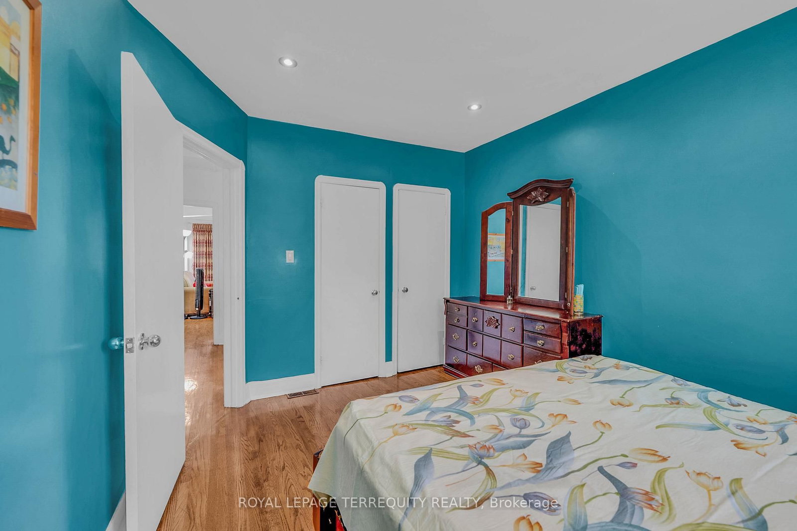 4 Harris Park Drive • Toronto, ON photo 16