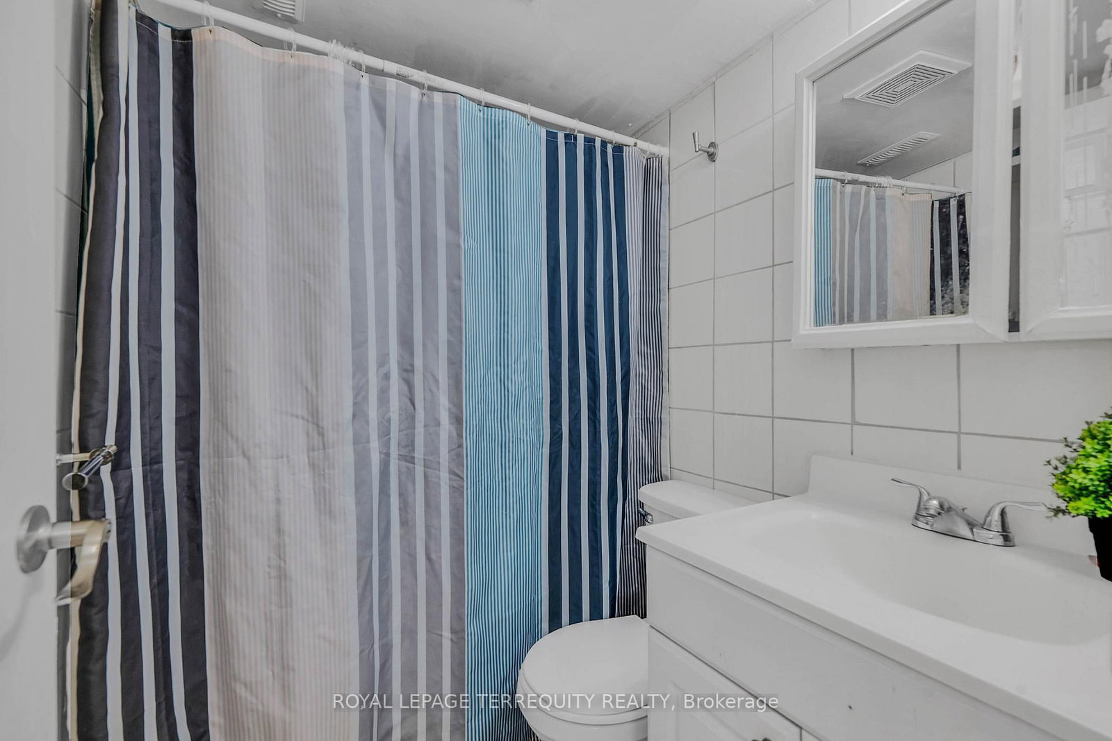 4 Harris Park Drive • Toronto, ON photo 26