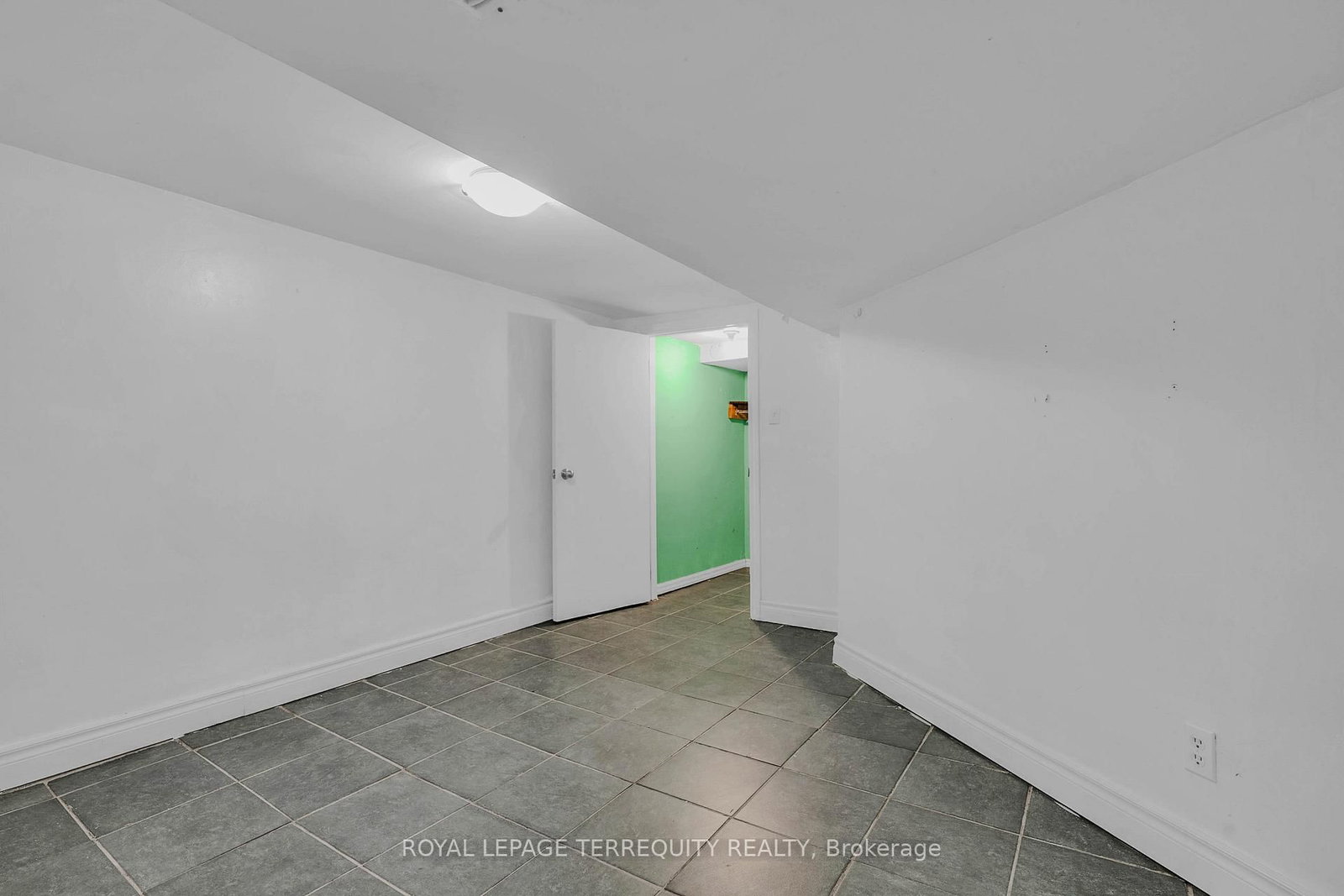 4 Harris Park Drive • Toronto, ON photo 33