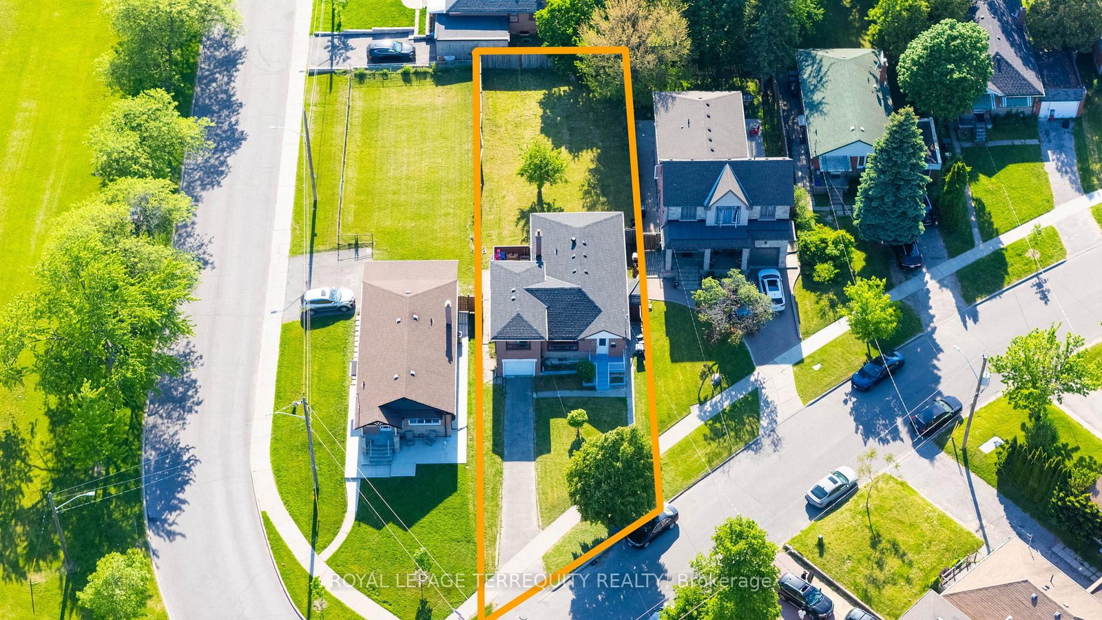 4 Harris Park Drive • Toronto, ON photo 47