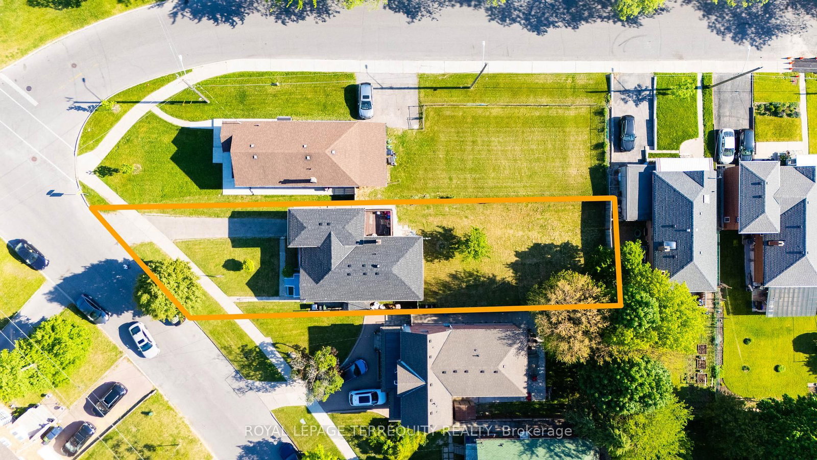 4 Harris Park Drive • Toronto, ON photo 48