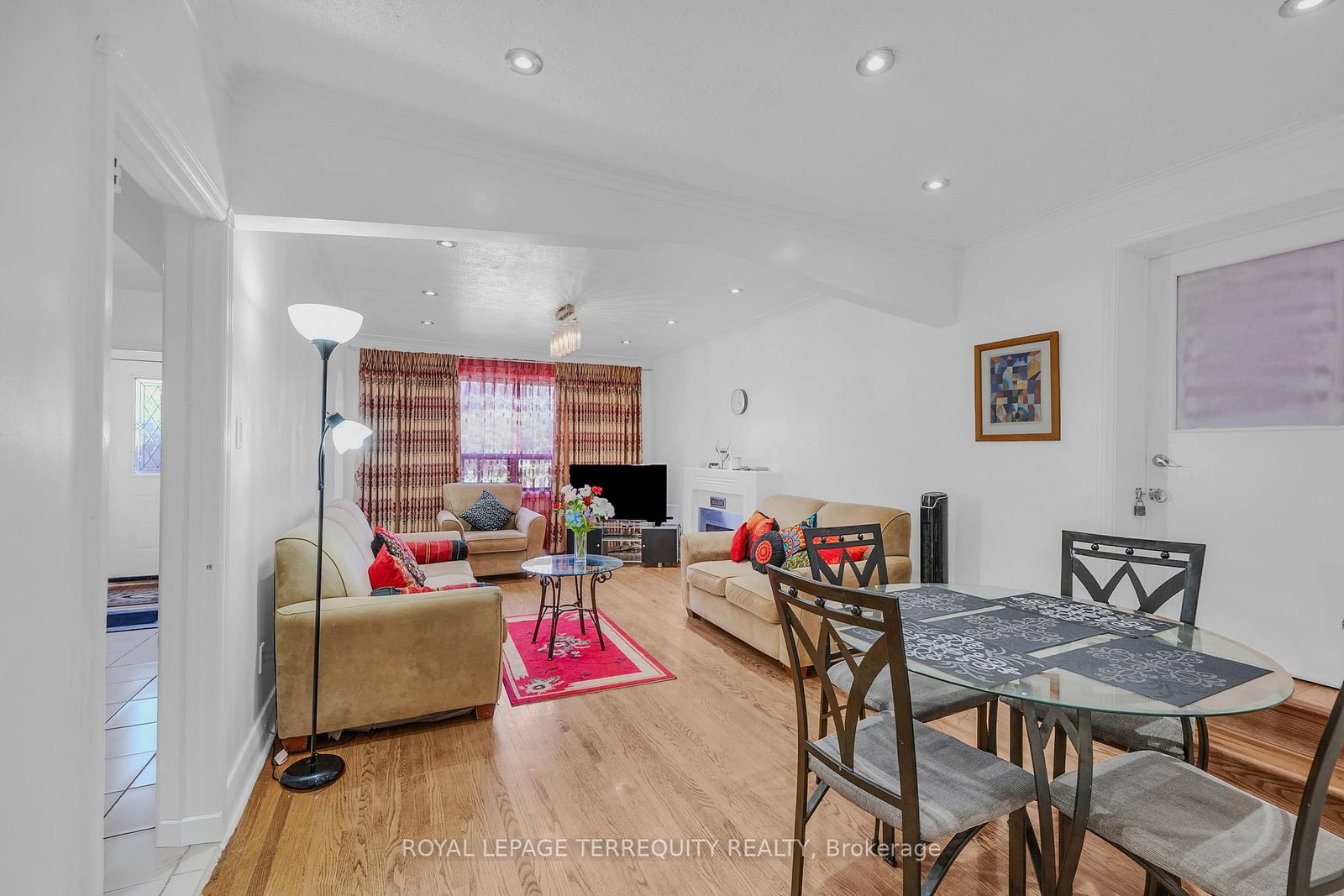 4 Harris Park Drive • Toronto, ON photo 8