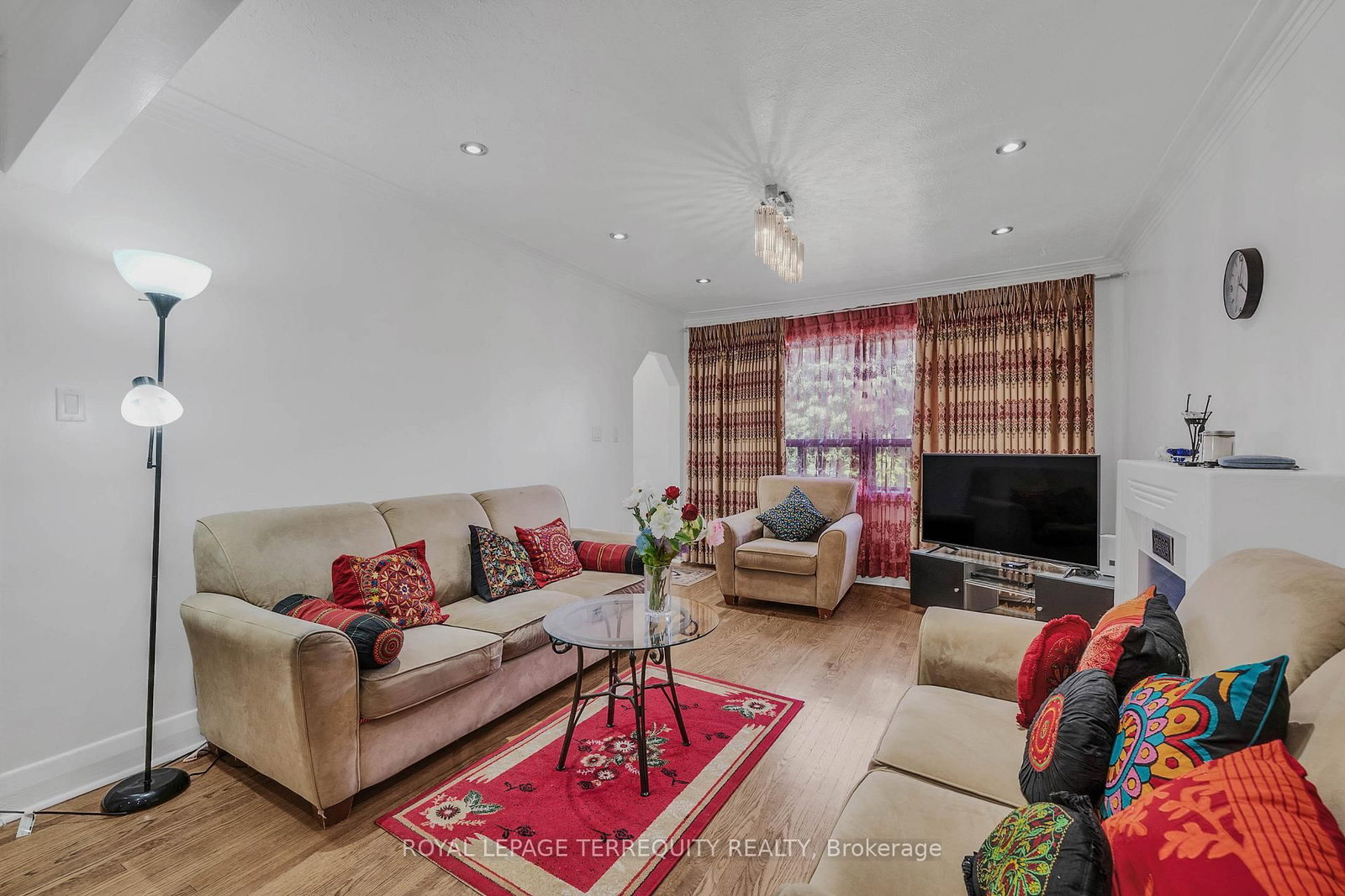 4 Harris Park Drive • Toronto, ON photo 9