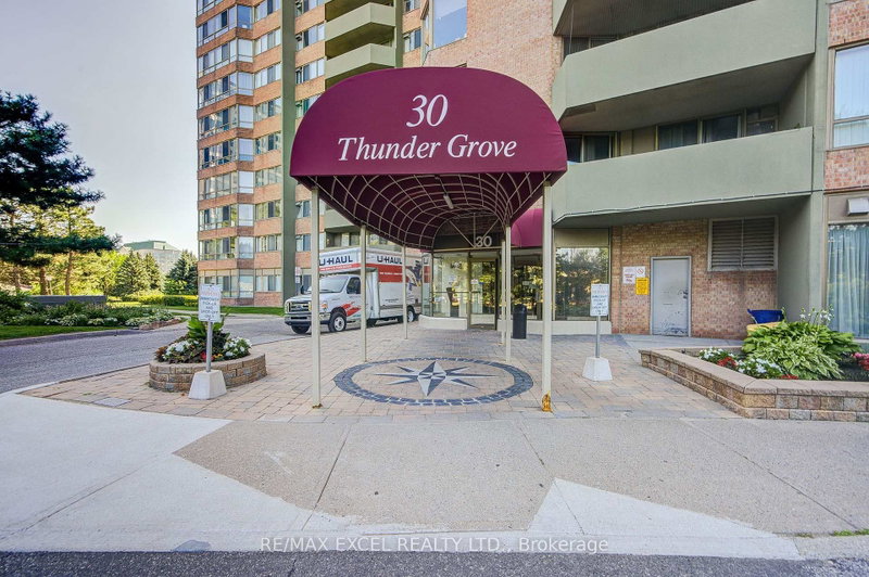 906 - 30 Thunder Grove