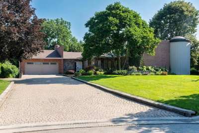 127 Taylorwood Court • Oshawa, ON photo 2