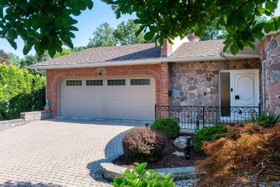 127 Taylorwood Court • Oshawa, ON photo 3