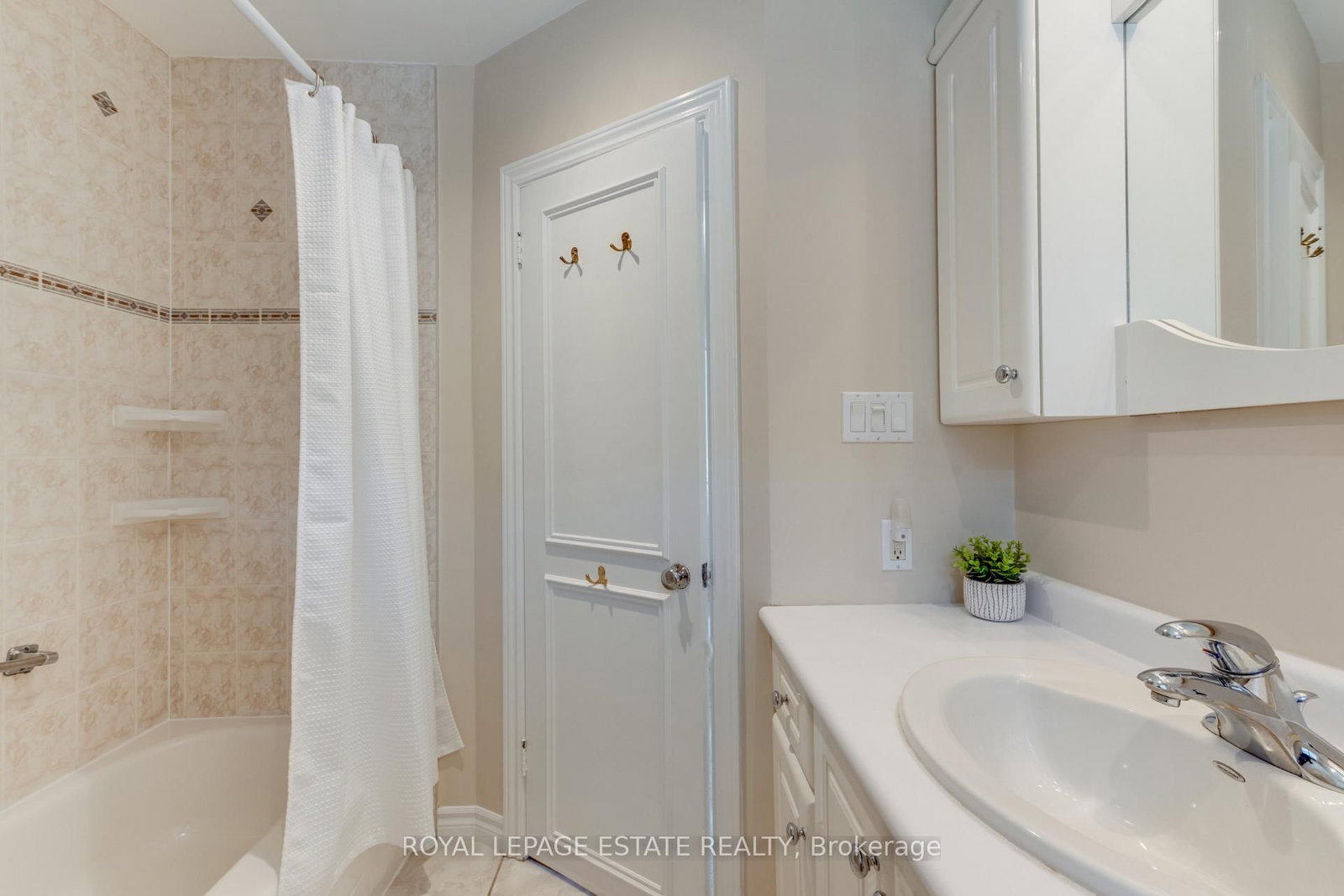 26 Mozart Avenue • Toronto, ON photo 17