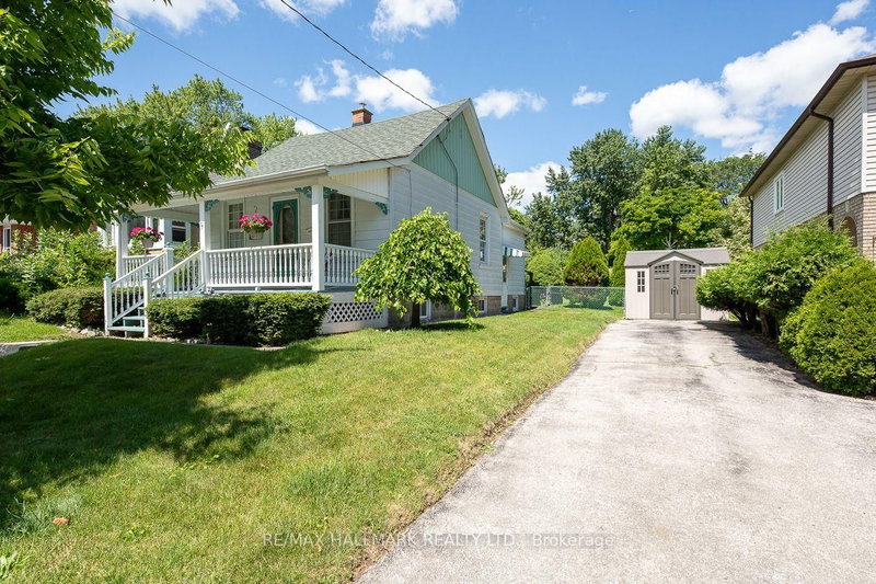 40 Pinegrove Avenue