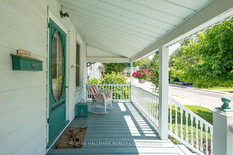 40 Pinegrove Avenue
