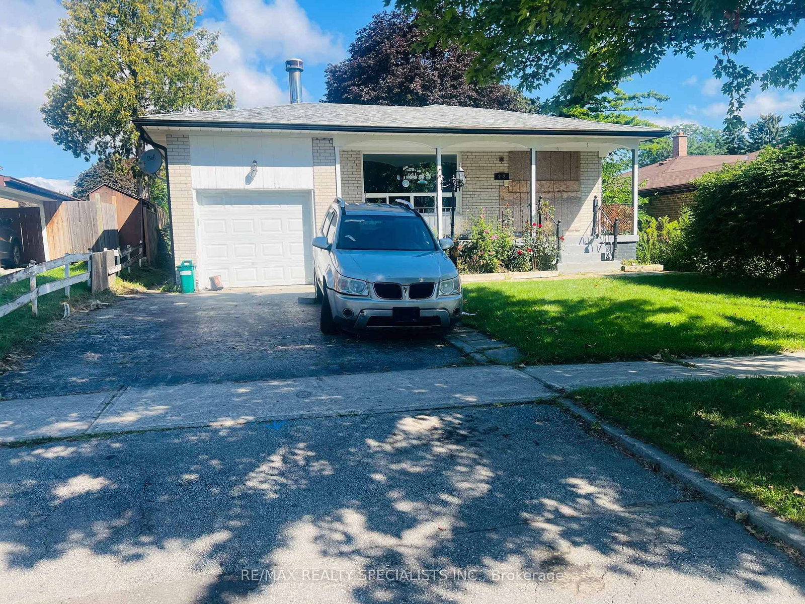 22 Griselda Crescent • Toronto, ON photo 2