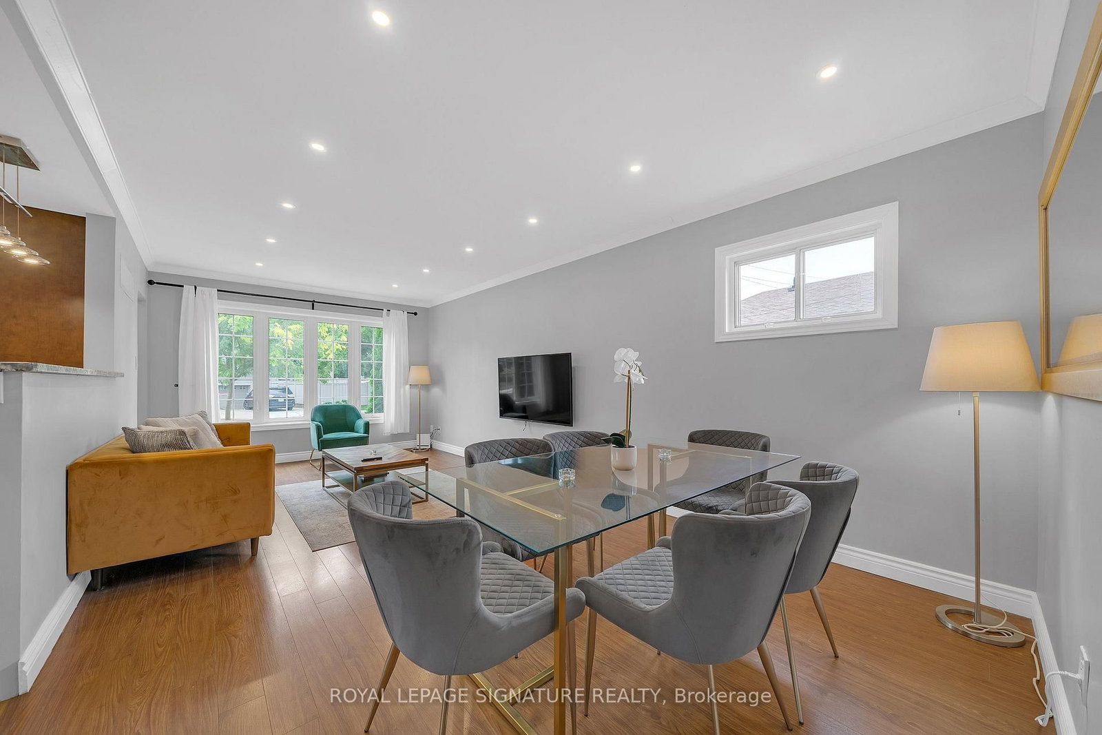118 Rexleigh Drive • Toronto, ON photo 10