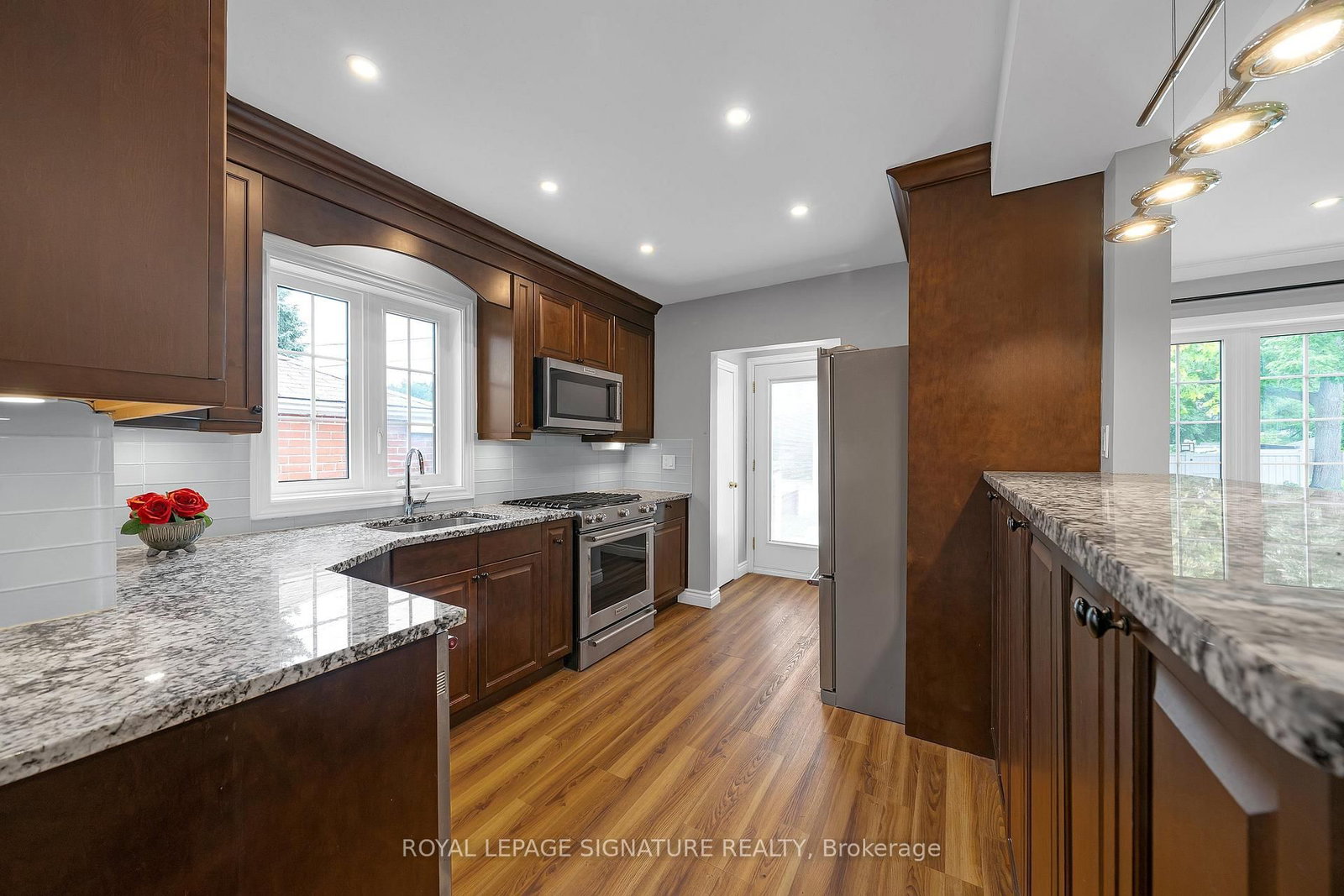118 Rexleigh Drive • Toronto, ON photo 12