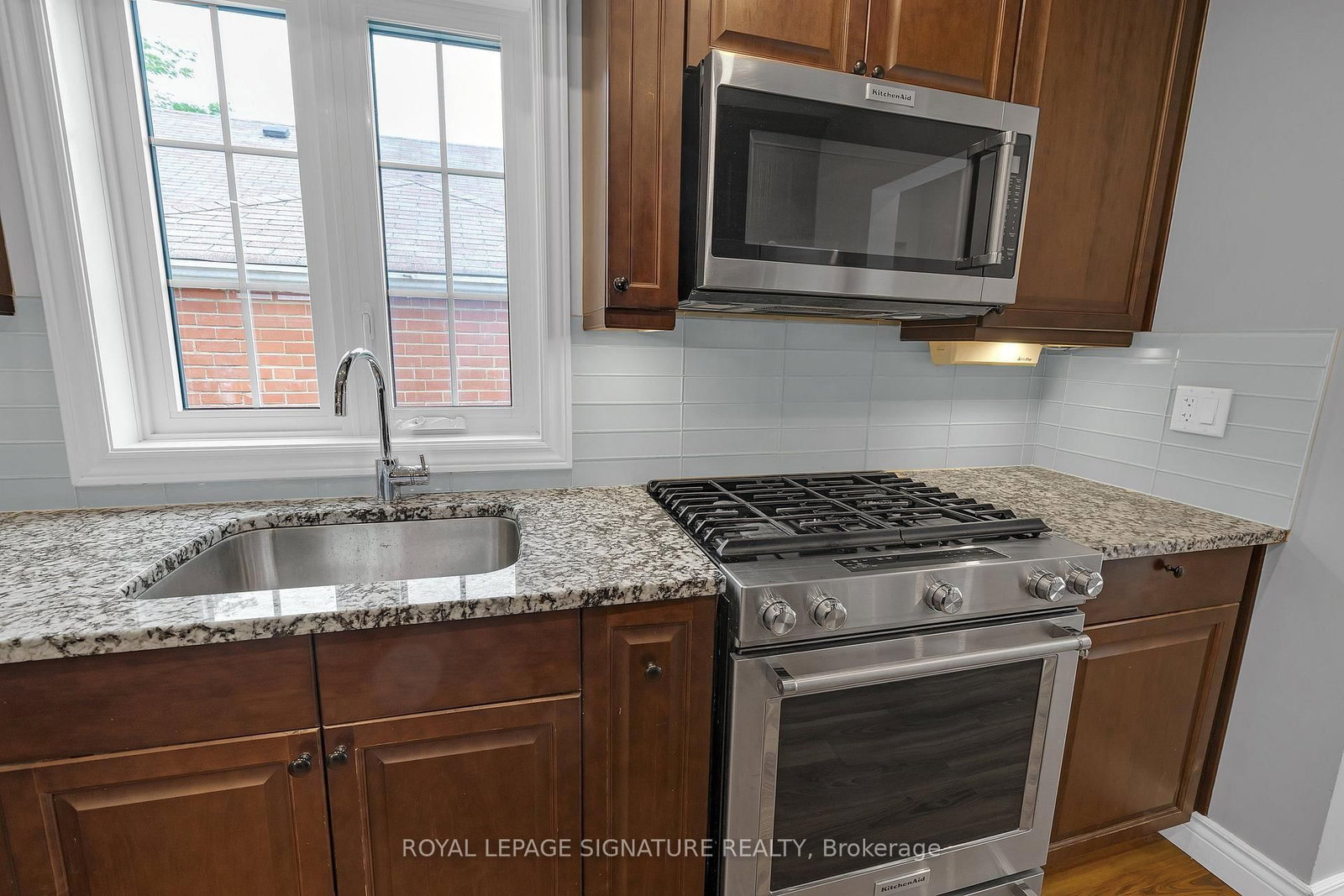118 Rexleigh Drive • Toronto, ON photo 15