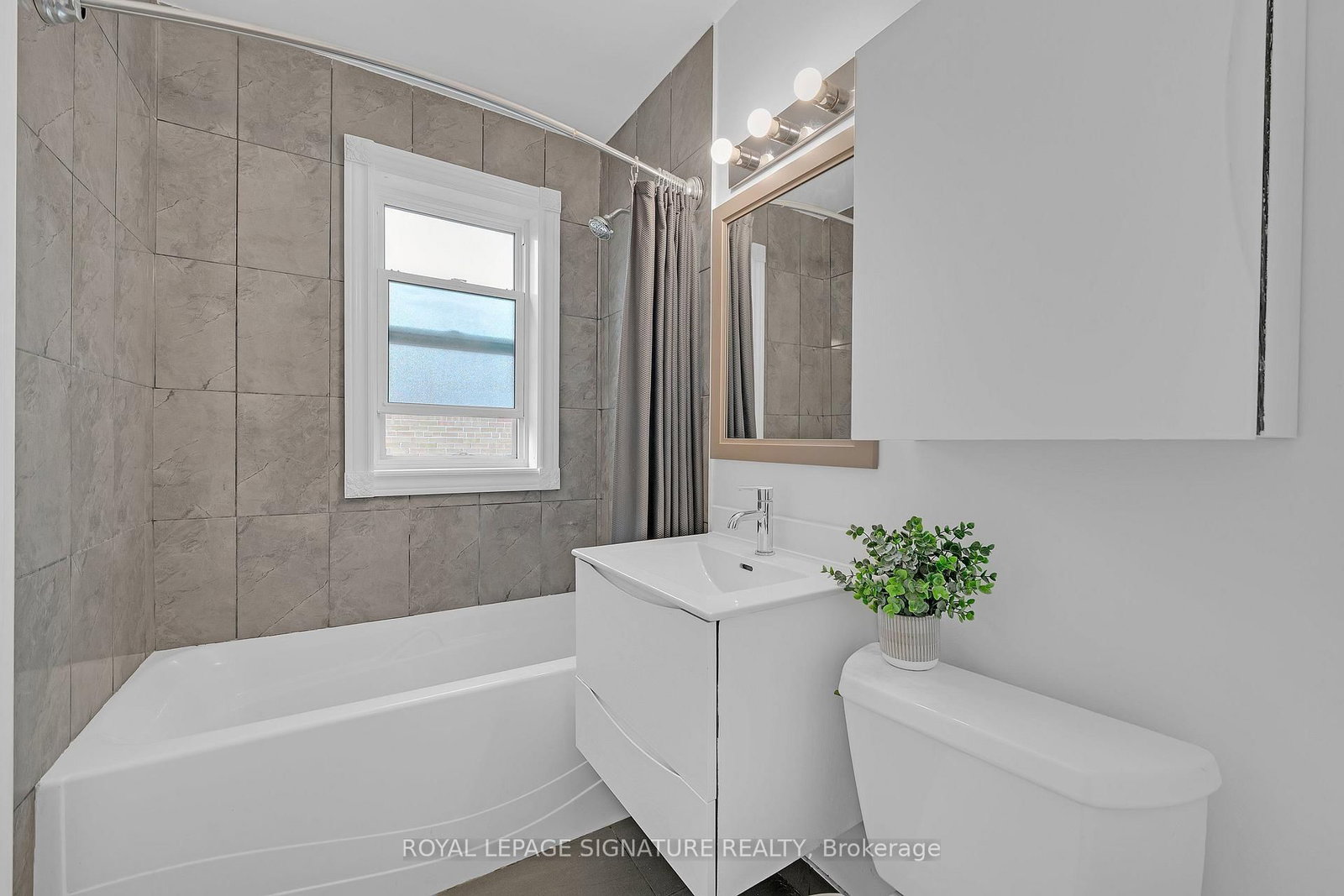 118 Rexleigh Drive • Toronto, ON photo 19