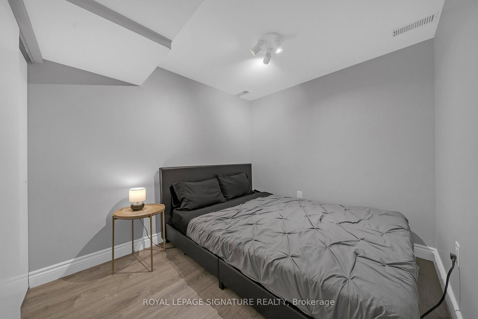 118 Rexleigh Drive • Toronto, ON photo 40