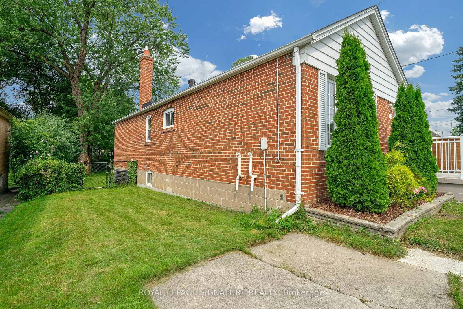 118 Rexleigh Drive • Toronto, ON photo 43