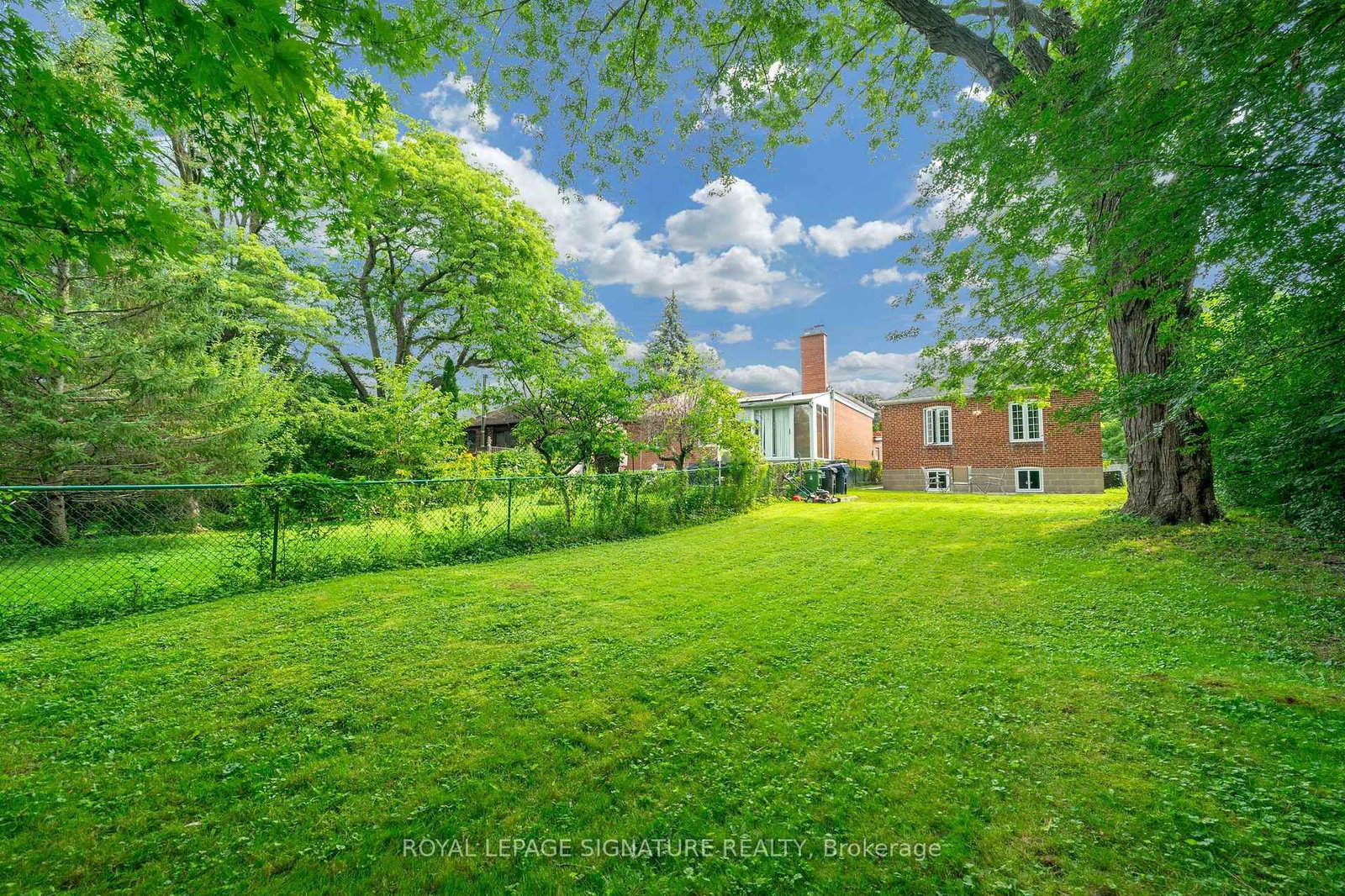 118 Rexleigh Drive • Toronto, ON photo 49