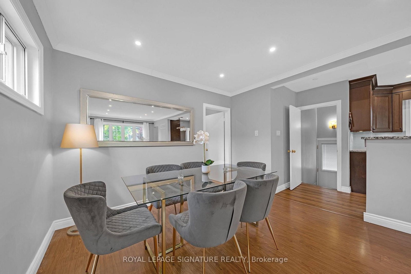 118 Rexleigh Drive • Toronto, ON photo 9
