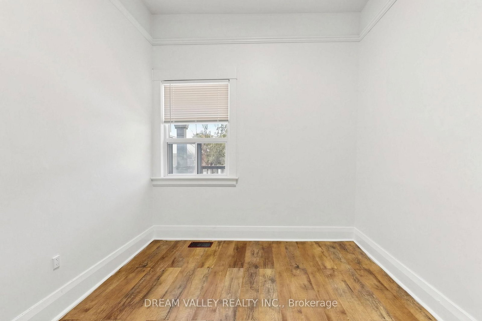 47 Laurel Avenue • Toronto, ON photo 12