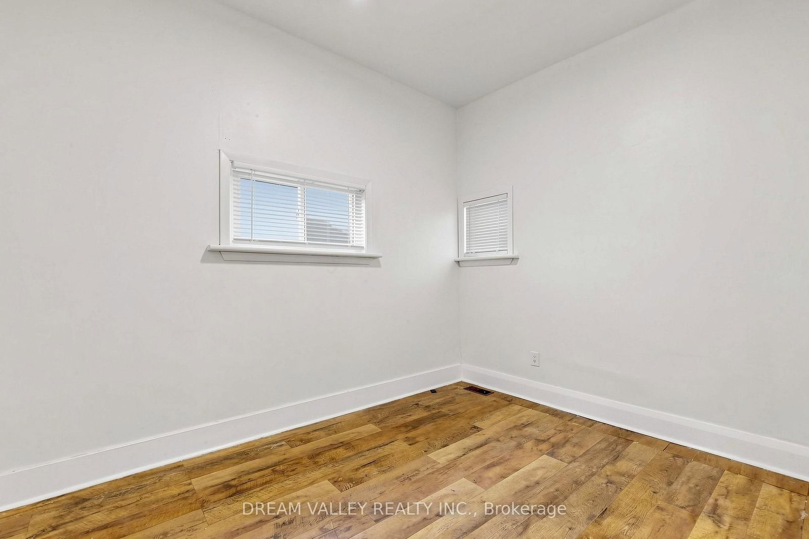 47 Laurel Avenue • Toronto, ON photo 13