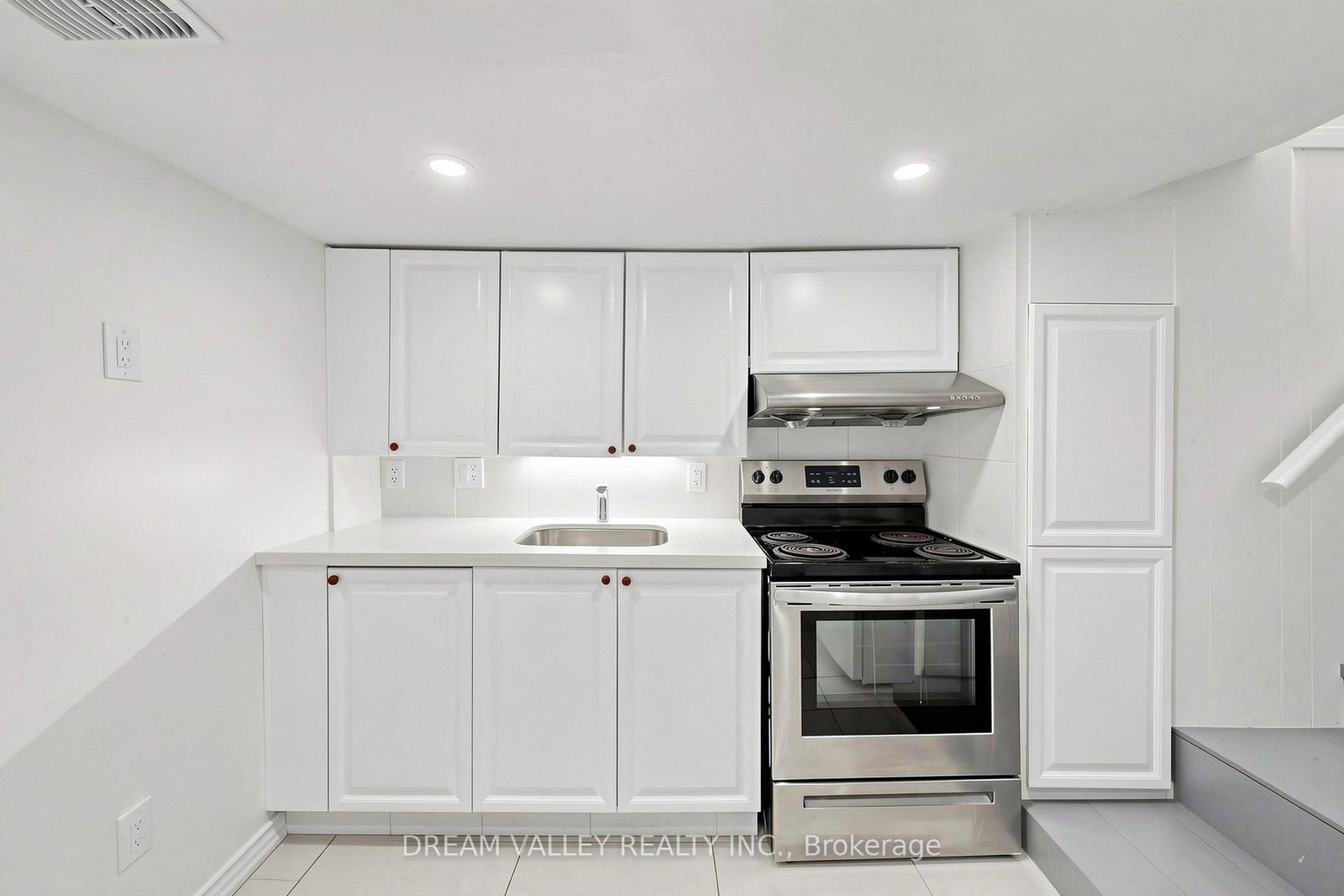 47 Laurel Avenue • Toronto, ON photo 19