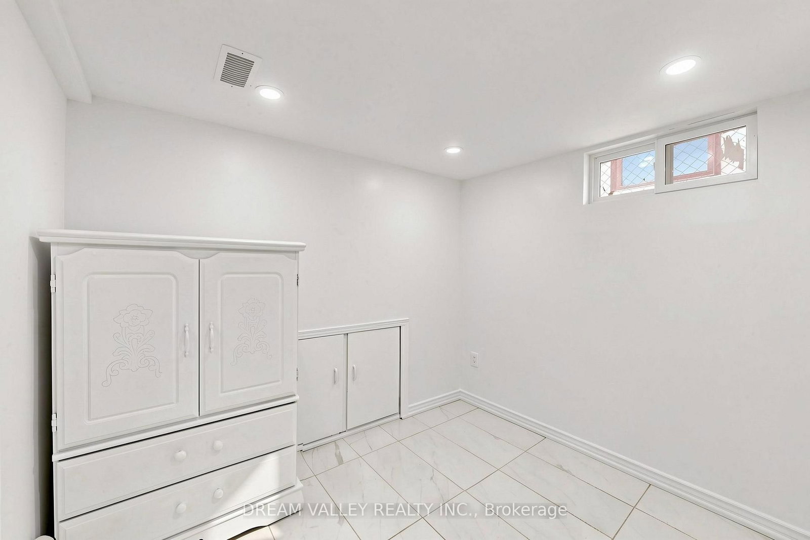 47 Laurel Avenue • Toronto, ON photo 21