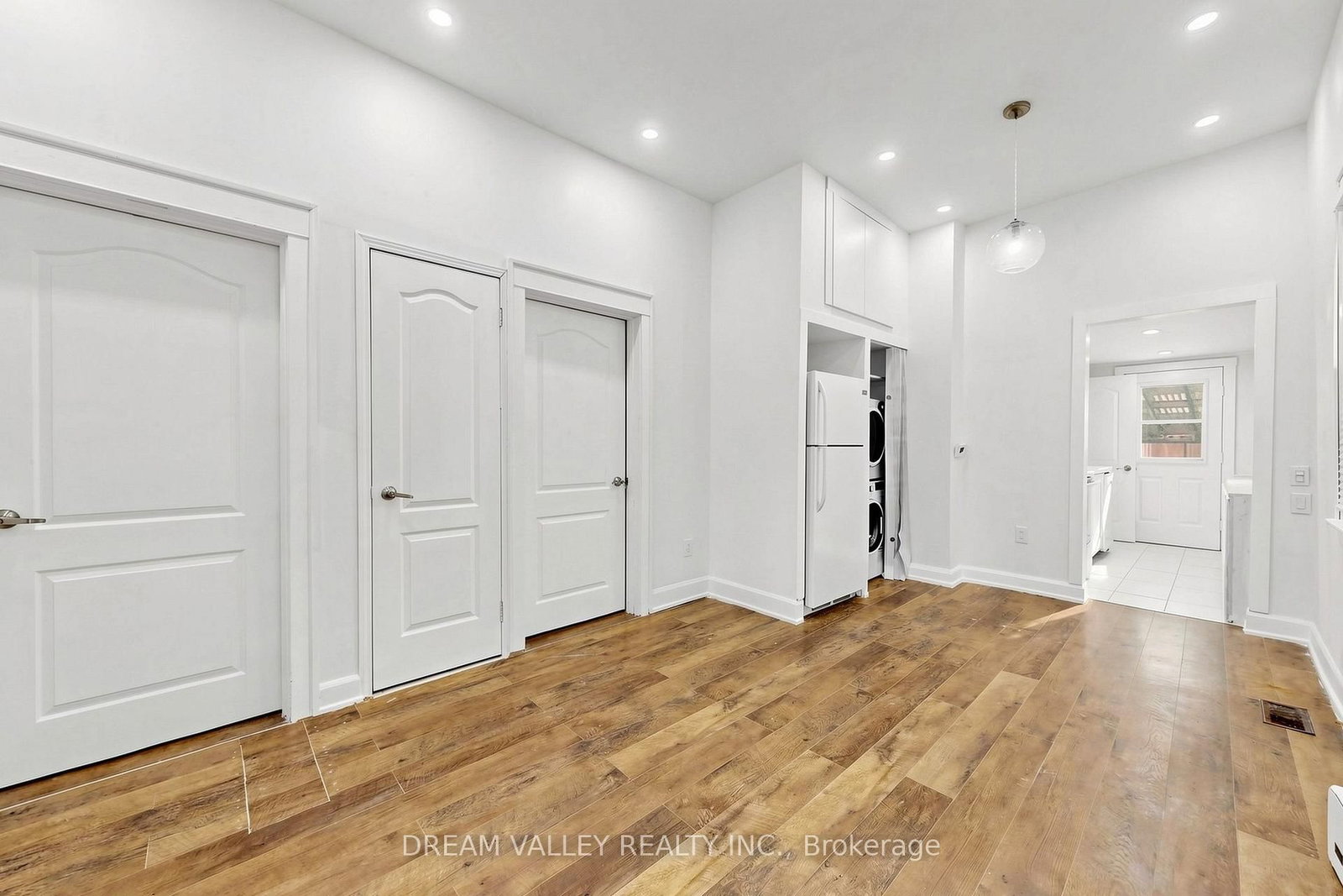 47 Laurel Avenue • Toronto, ON photo 6