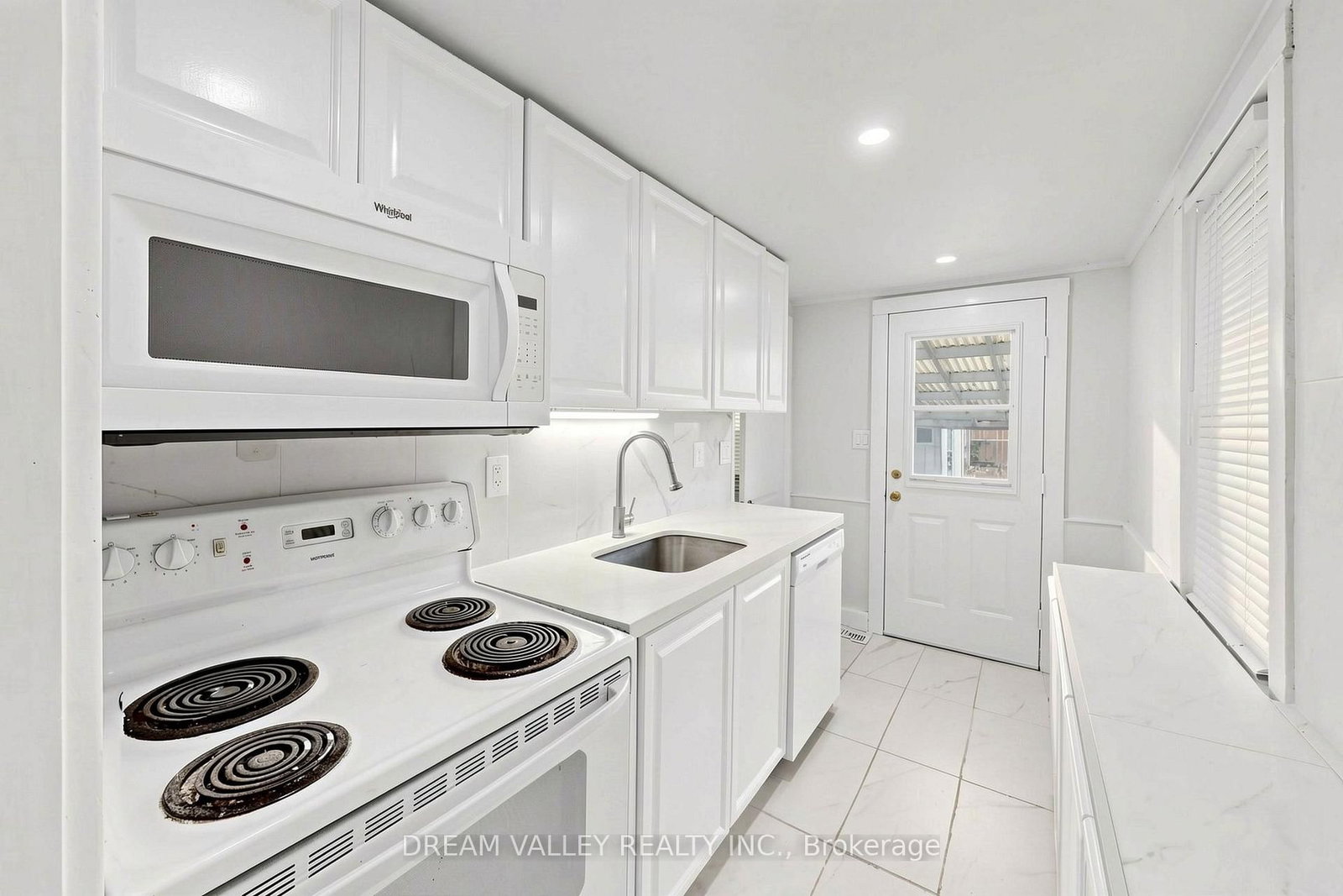 47 Laurel Avenue • Toronto, ON photo 9