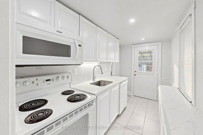 47 Laurel Avenue • Toronto, ON photo 9