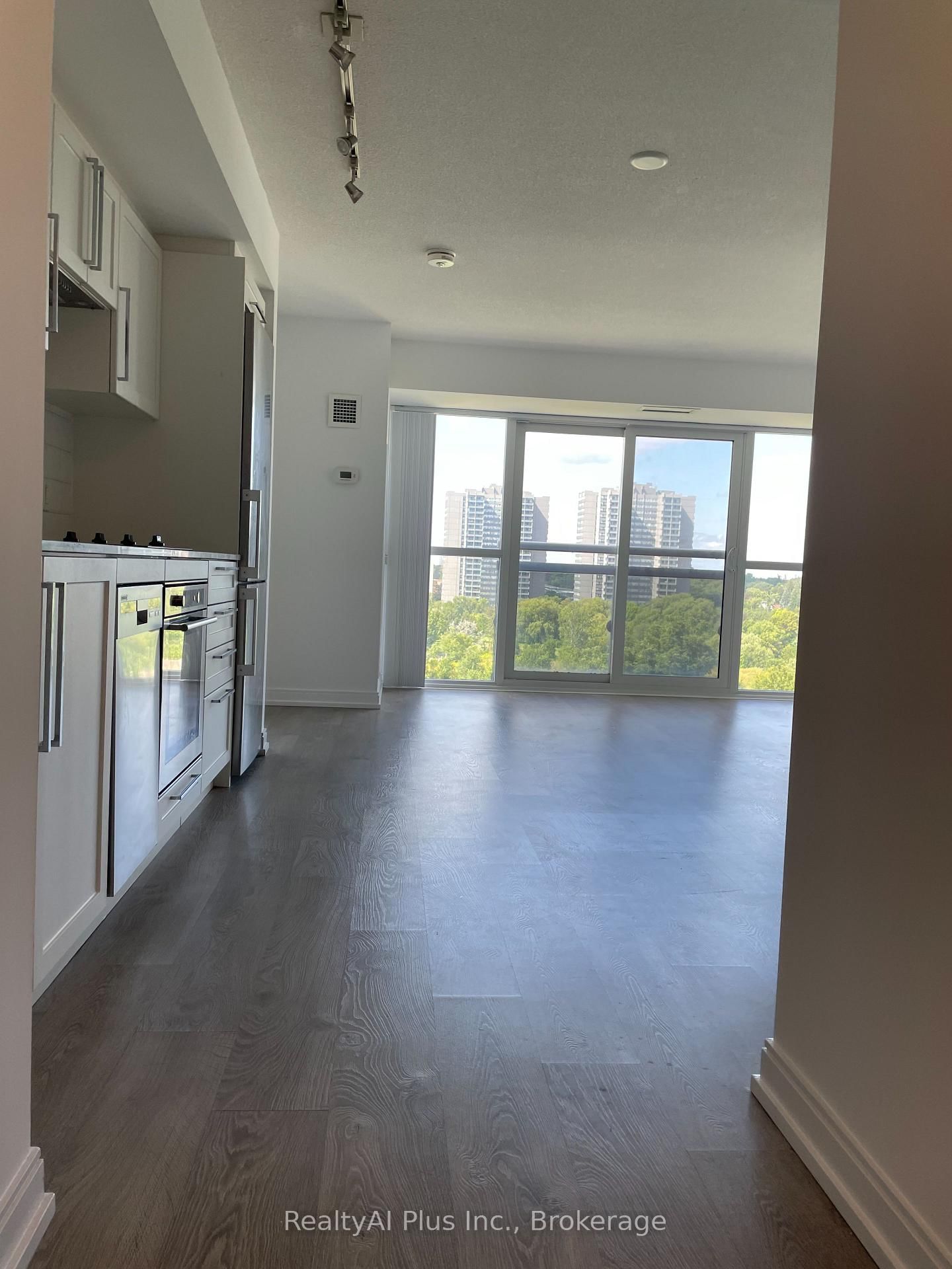 275 Village Green Square • #721 • Toronto, ON photo 7