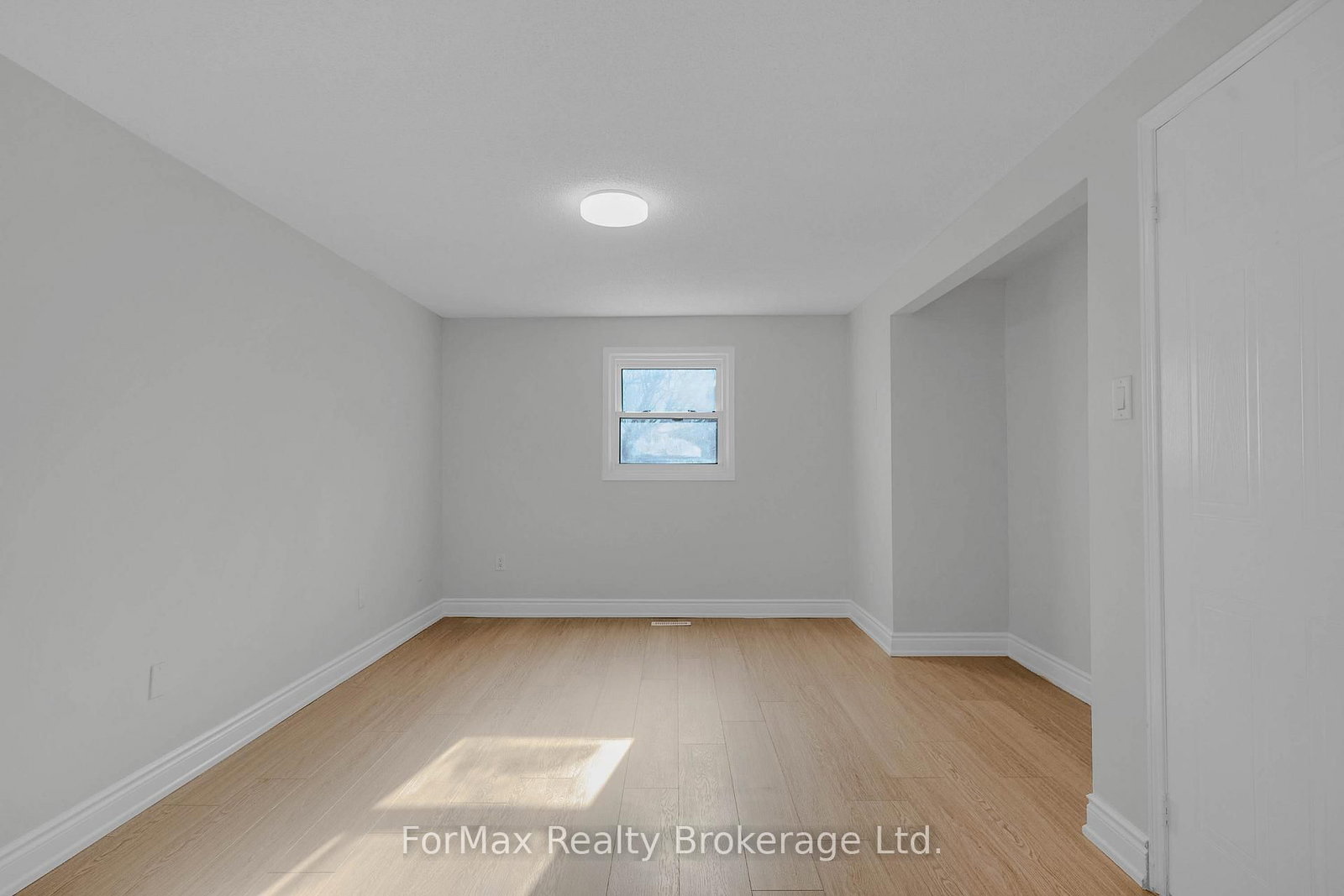 23 Drew Crt, Whitby, view 17