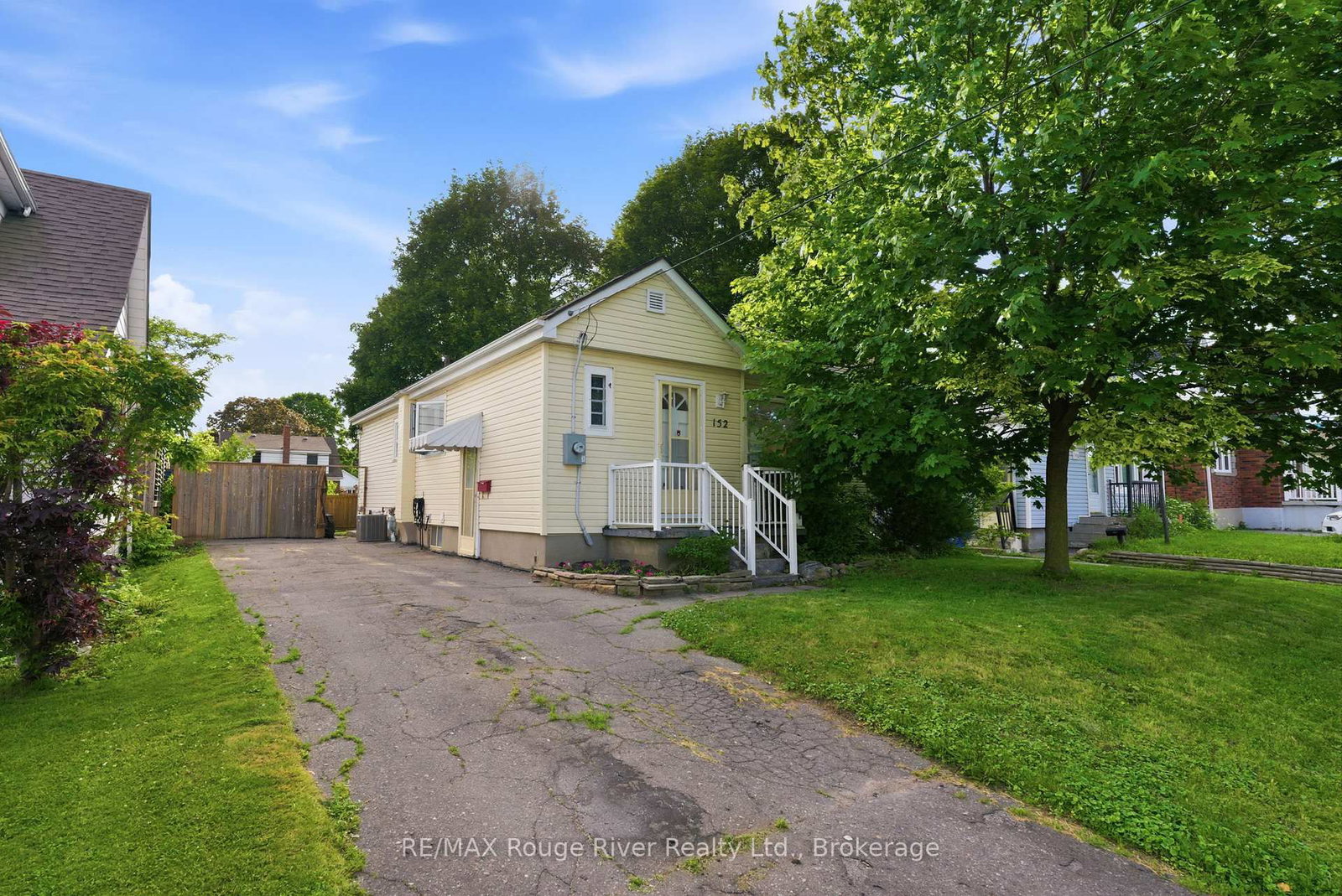152 Wilson Road S • Oshawa, ON photo 2