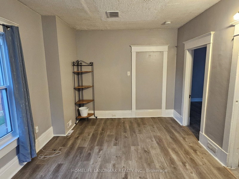 #3 - 23 Ritson Road S