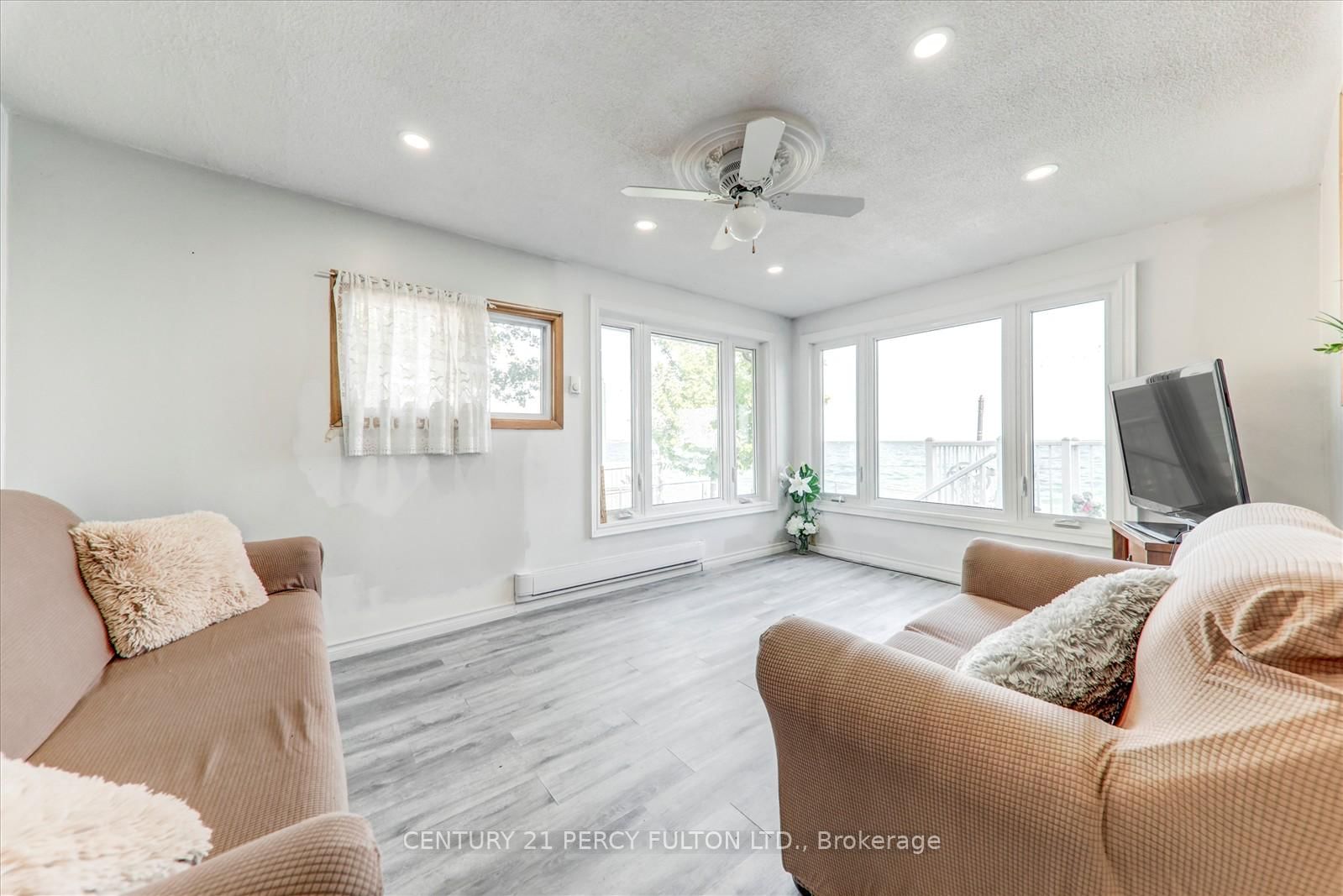 135 Cedar Crest Beach Road • Clarington, ON photo 18