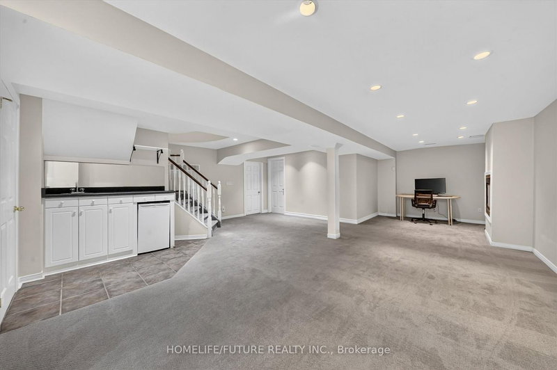 Lower - 1580 Heathside Crescent