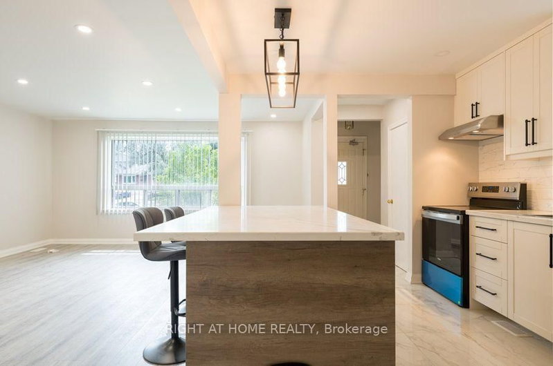 6 Bellvare Cres photo 5