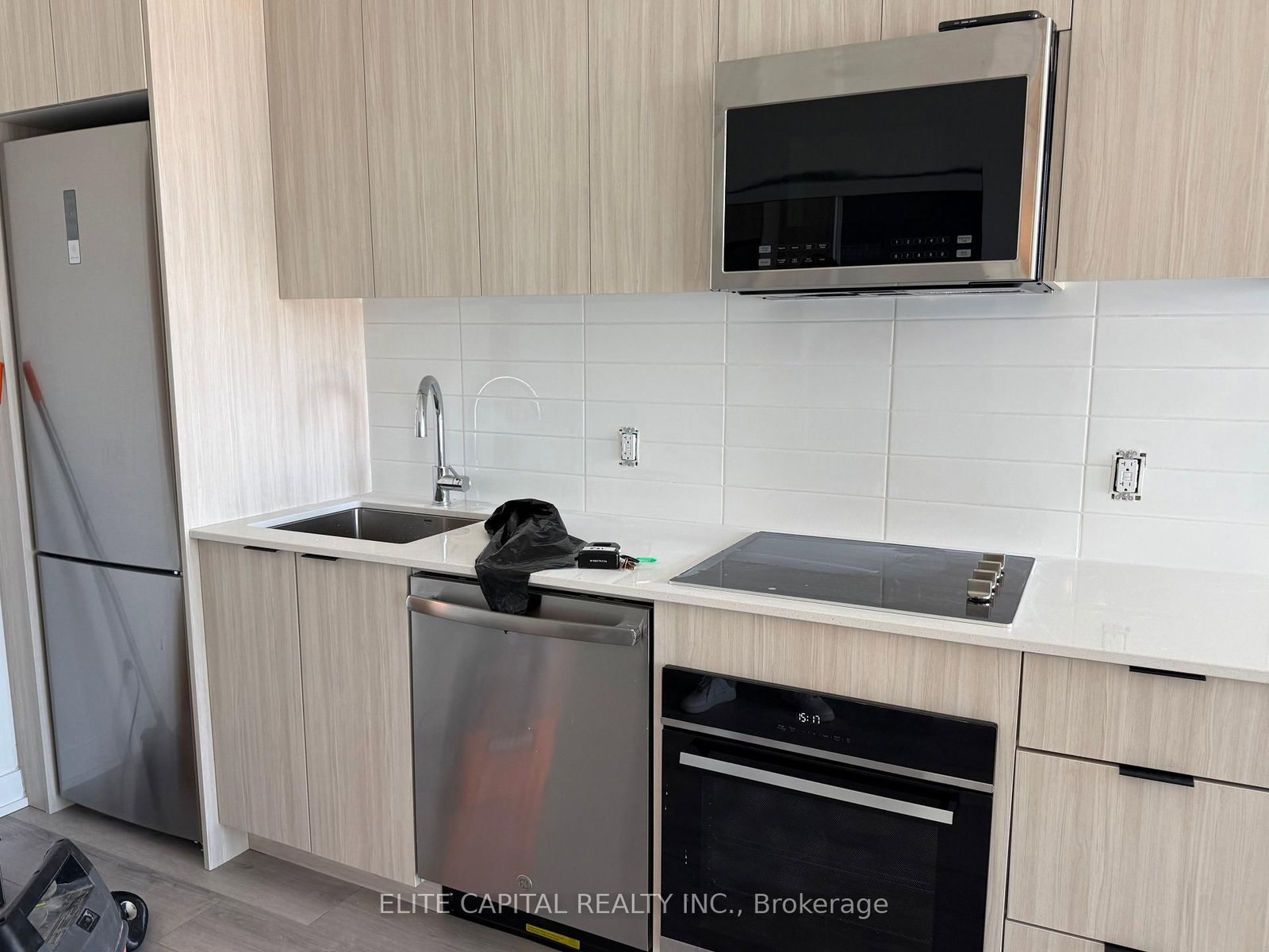 521 - 20 Deans Drive, Toronto 2