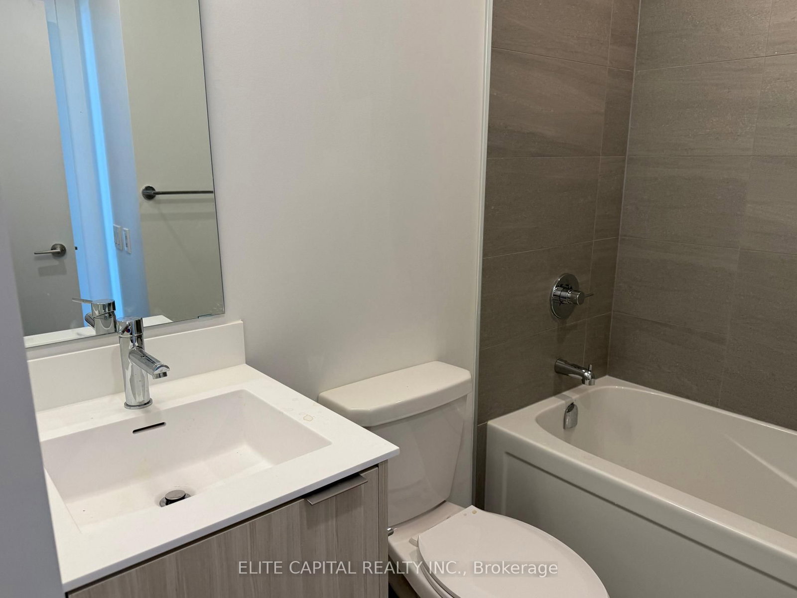 521 - 20 Deans Drive, Toronto 4