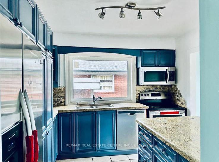 22 Beran Drive • Toronto, ON photo 3