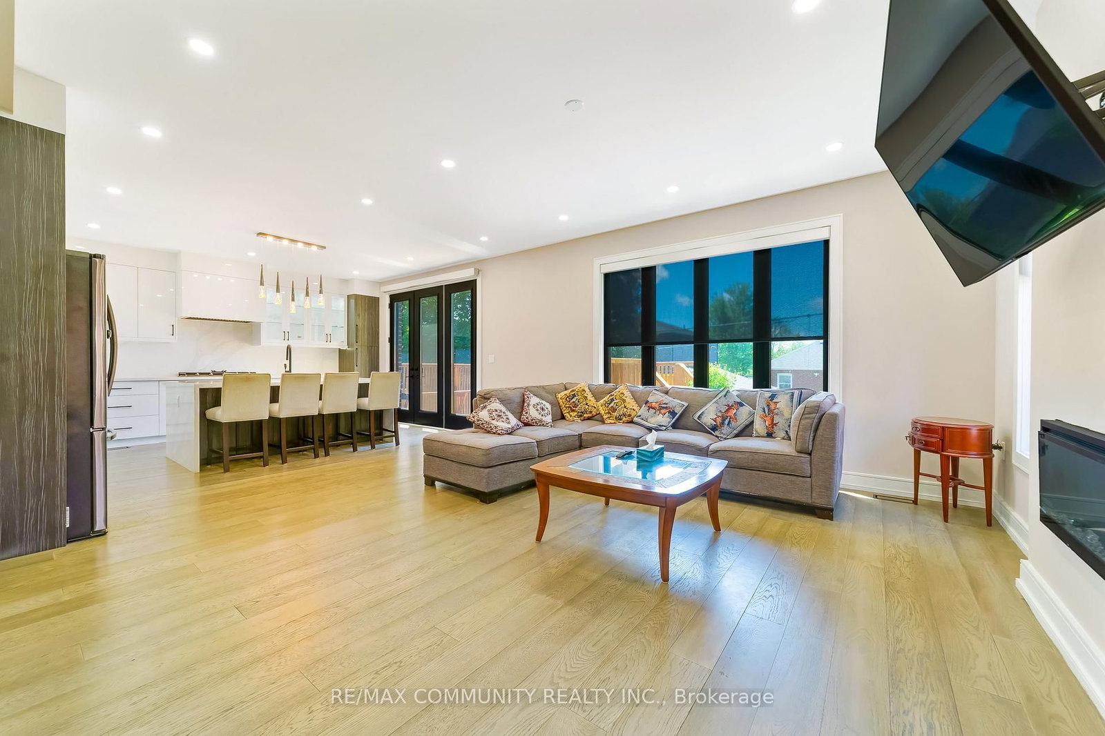 856 Kennedy Road • Toronto, ON photo 12