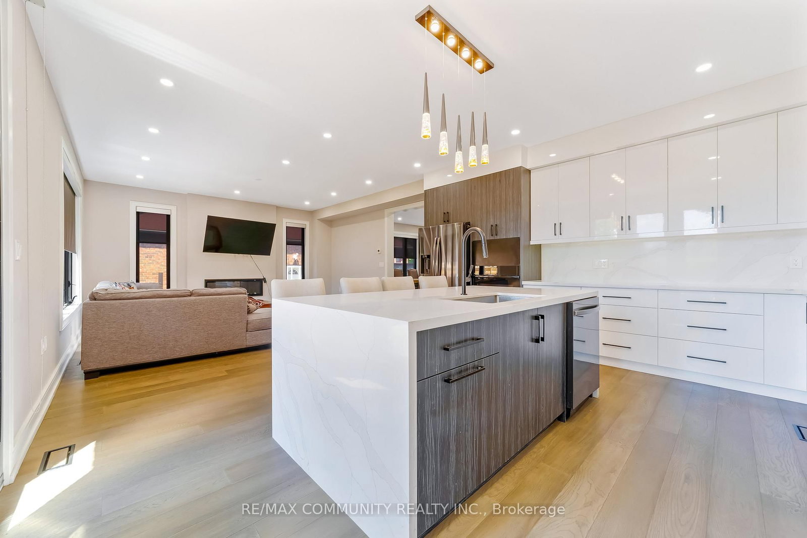 856 Kennedy Road • Toronto, ON photo 15