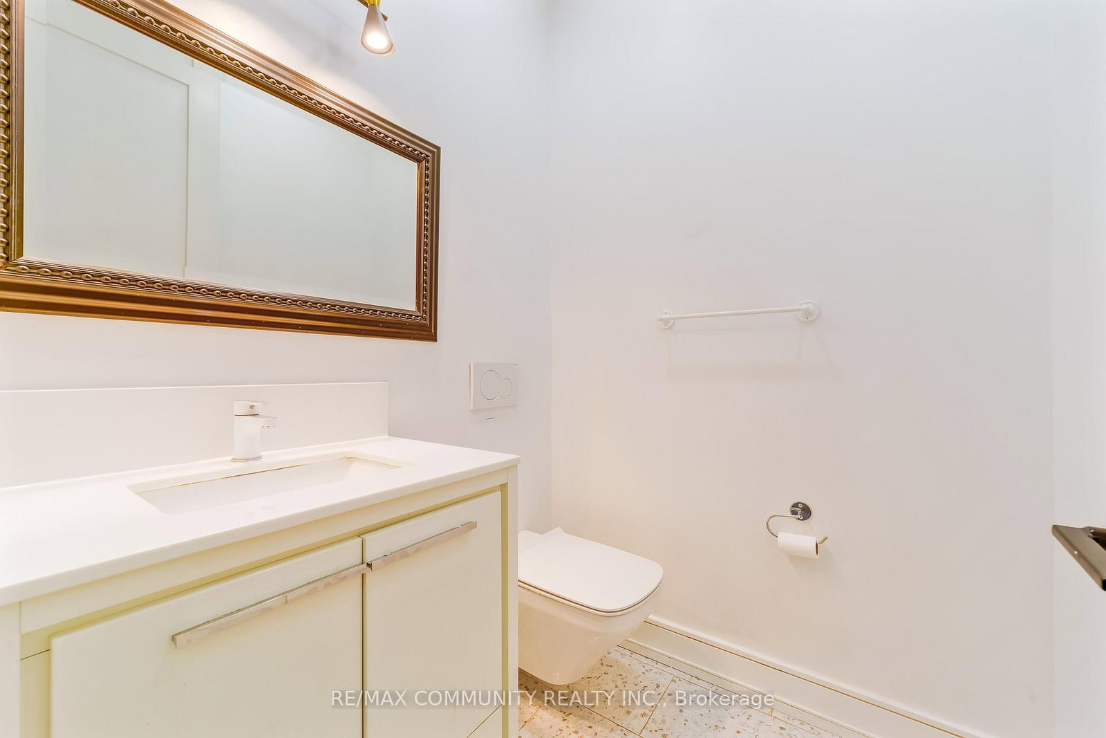 856 Kennedy Road • Toronto, ON photo 16