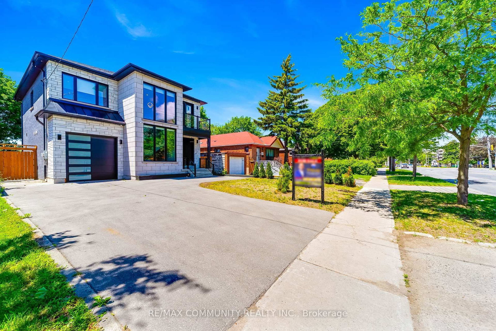 856 Kennedy Road • Toronto, ON photo 3