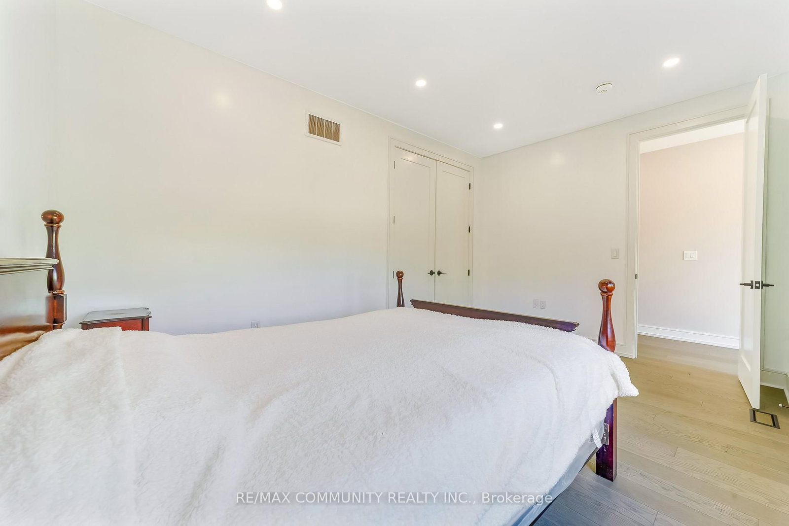856 Kennedy Road • Toronto, ON photo 26