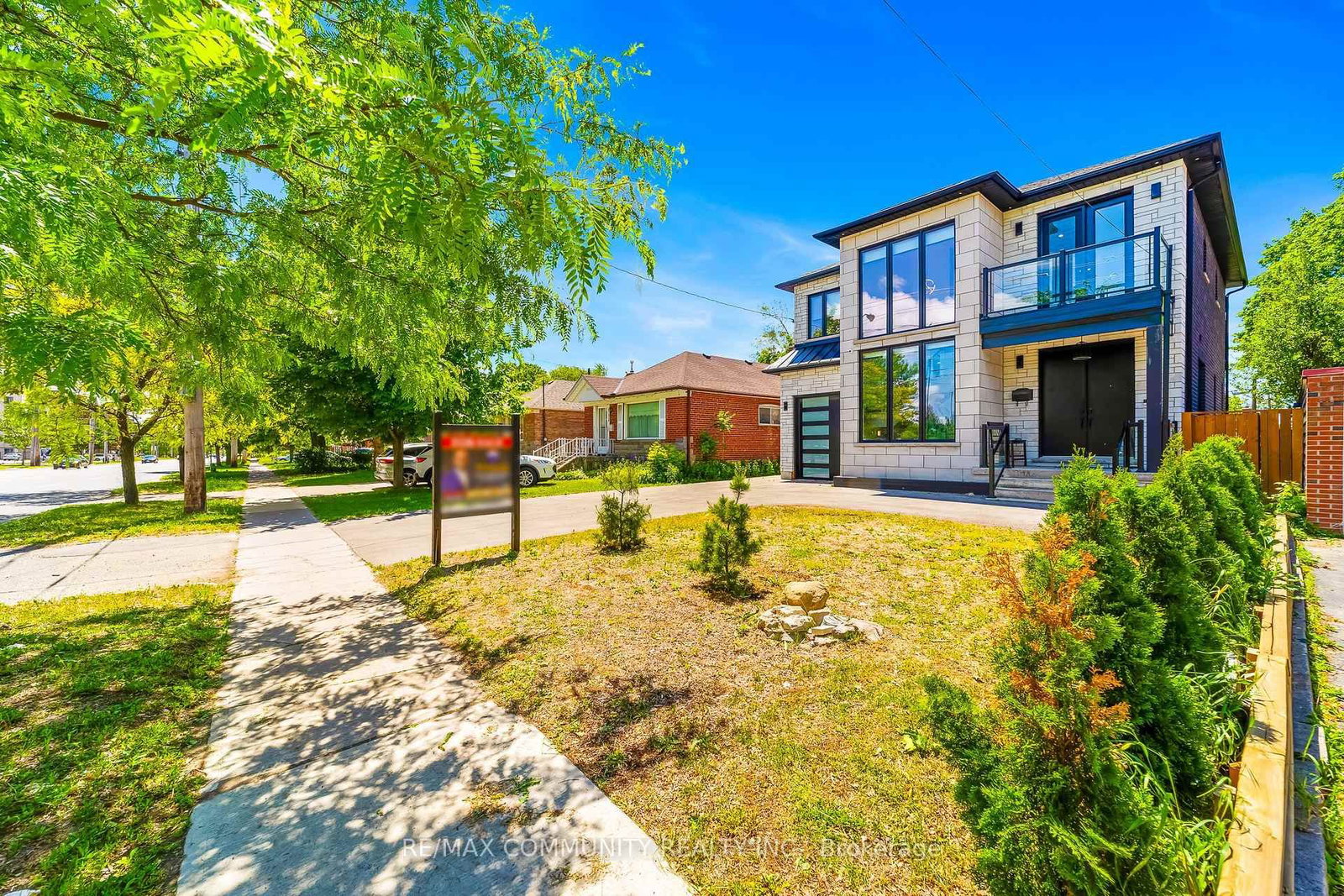 856 Kennedy Road • Toronto, ON photo 4